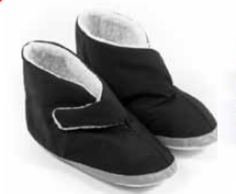 Roomy Slippers for Men and Women: 9 - 10½ (Men)